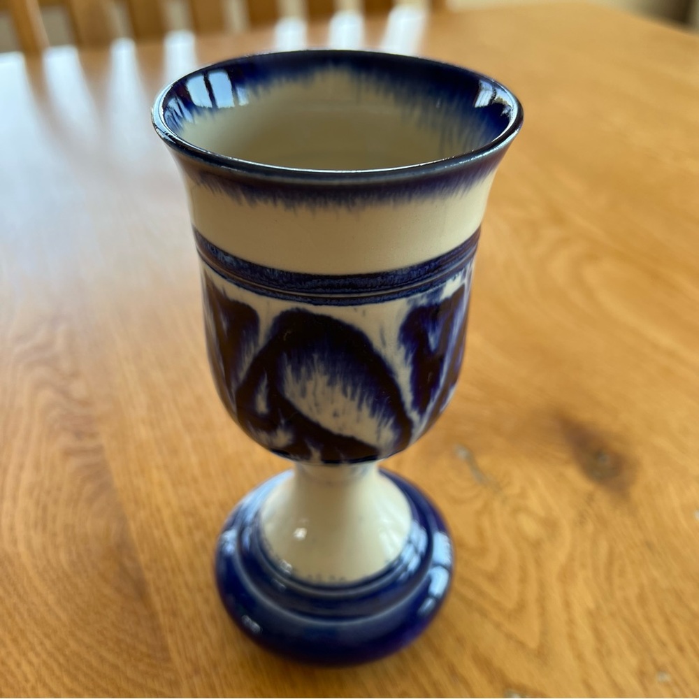 Blue and white pottery piece